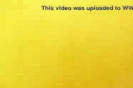 Video de un hombre bailando desnudo con el pene parado