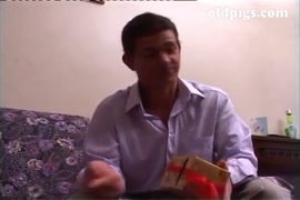 Video porno de hombres comiendose baca
